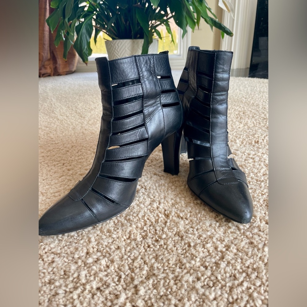 Stuart Weitzman Black leather ankle booty,semi pointed toe. Size 9 & 1/2 M
